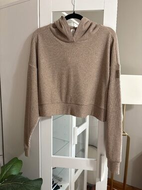 ALO Yoga Muse Hoodie size Medium